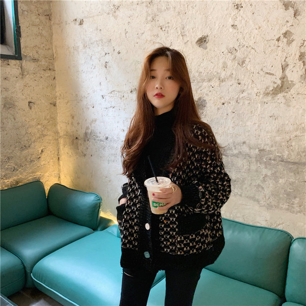 Női kardigán széles modell fekete színben zsebbel