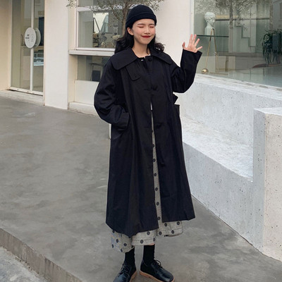 Дълго дамско тънко палто в черен цвят с джобове