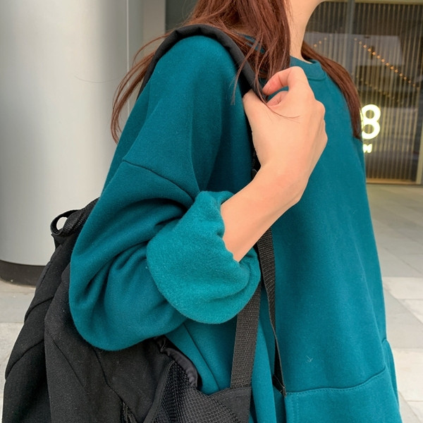 Καθημερινή γυναικεία μπλούζα με τσέπη και ωοειδές λαιμόκοψη σε δύο χρώματα