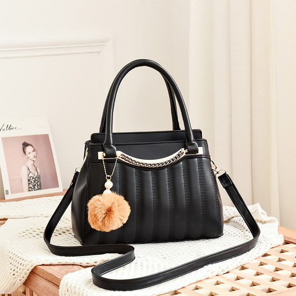 Stílusos női táska rövid és hosszú füllel