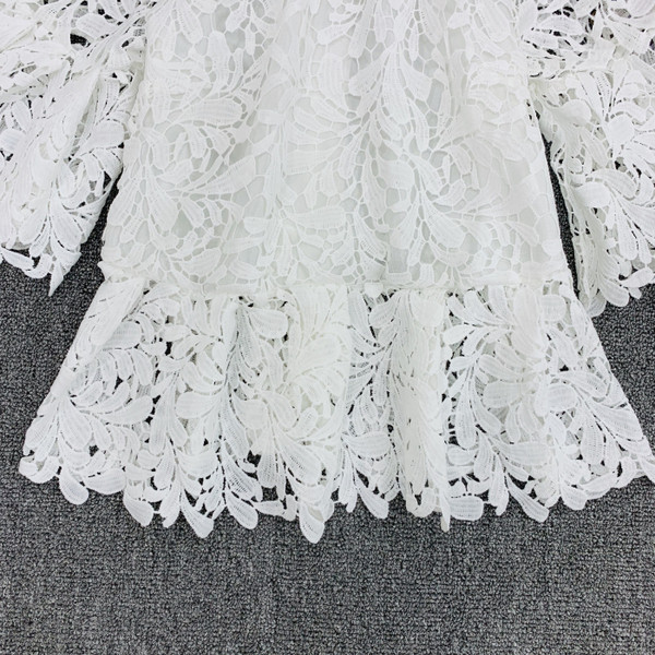 Bluză de damă din dantelă cu umerii goi și mâneci lotus în negru, alb și roz