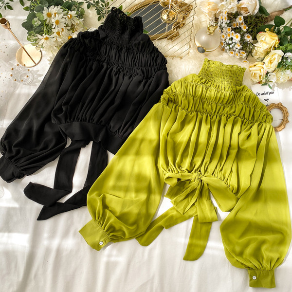 Cămașă modernă de damă cu șireturi și guler înalt în negru, alb și verde