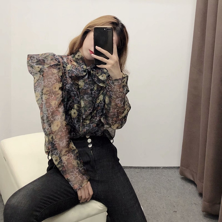 Cămașă modernă de șifon de damă, cu decolteu și model cu model