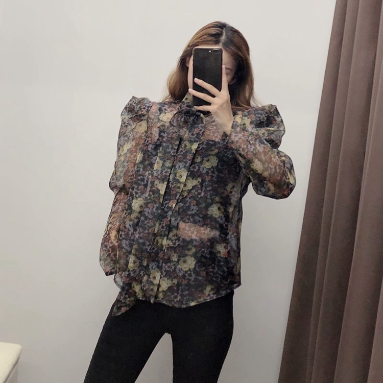 Cămașă modernă de șifon de damă, cu decolteu și model cu model