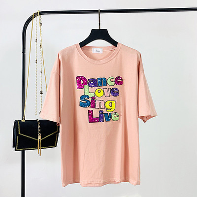 Καθημερινή γυναικεία μπλούζα με στρογγυλό λαιμόκοψη και πολύχρωμη επιγραφή