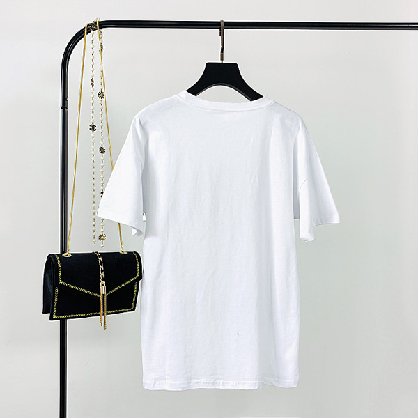 Καθημερινή γυναικεία μπλούζα με στρογγυλό λαιμόκοψη και πολύχρωμη επιγραφή