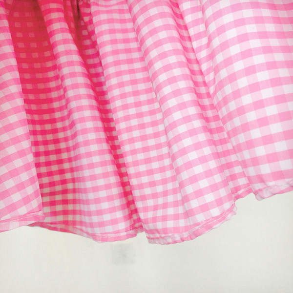 Bluză de damă în carouri cu umerii goi și mâneci largi în albastru și roz