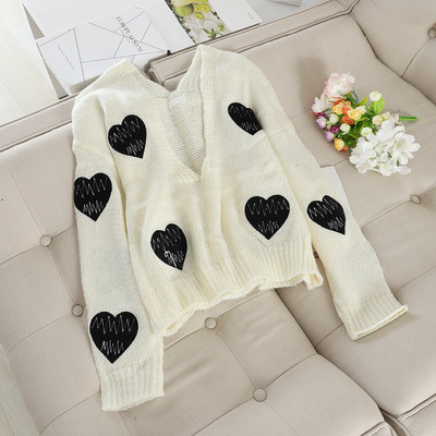 Casual γυναικεία ζακέτα με καρδιές σε λευκό και γκρι χρώμα