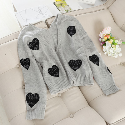 Casual γυναικεία ζακέτα με καρδιές σε λευκό και γκρι χρώμα