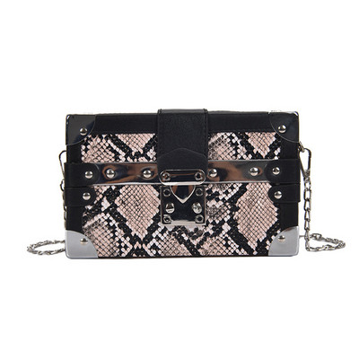 Μοντέρνα γυναικεία τσάντα με μεταλλικό συνδετήρα