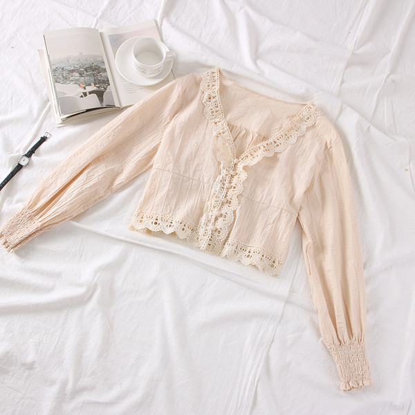 Új modell modern női ing spitz nyakkivágással fehér, fekete és bézs színekben