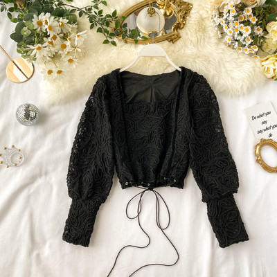 Casual Γυναικεία δαντελένια Μπλούζα με λουριά και τετράγωνη λαιμόκοψη σε λευκό και μαύρο χρώμα