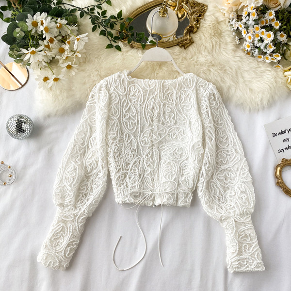 Casual Γυναικεία δαντελένια Μπλούζα με λουριά και τετράγωνη λαιμόκοψη σε λευκό και μαύρο χρώμα