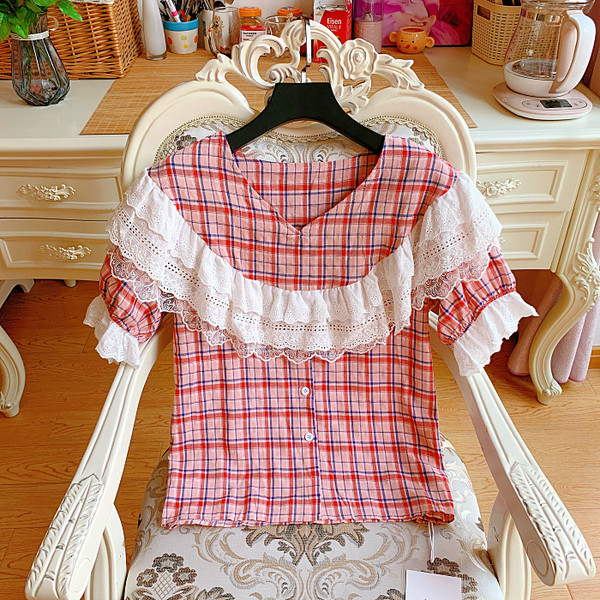 Γυναικεία καρό μπλούζα με δαντέλα σε κόκκινο και κίτρινο χρώμα