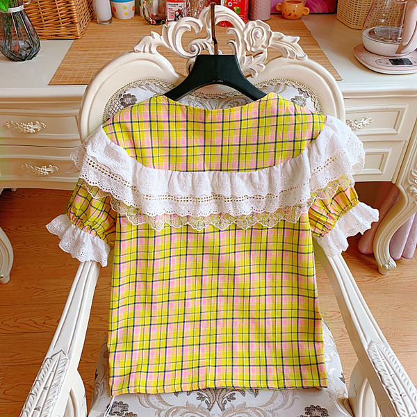 Γυναικεία καρό μπλούζα με δαντέλα σε κόκκινο και κίτρινο χρώμα