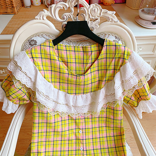 Γυναικεία καρό μπλούζα με δαντέλα σε κόκκινο και κίτρινο χρώμα