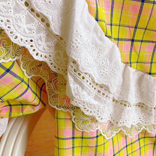 Γυναικεία καρό μπλούζα με δαντέλα σε κόκκινο και κίτρινο χρώμα