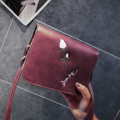 Γυναικεία τσάντες με κεντήματα σε μαύρο, πράσινο, μοβ και καφέ χρώμα