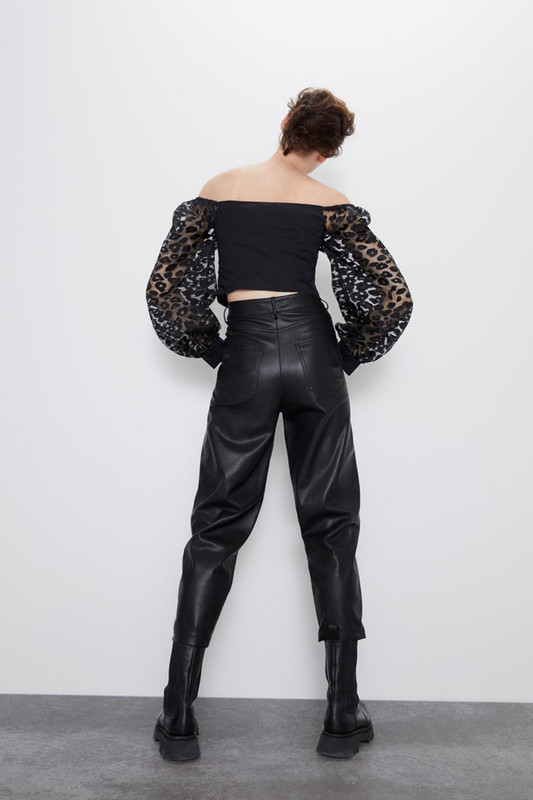 Γυναικέια κομψή μπλούζα με μανίκια τούλι και γυμνούς ώμους