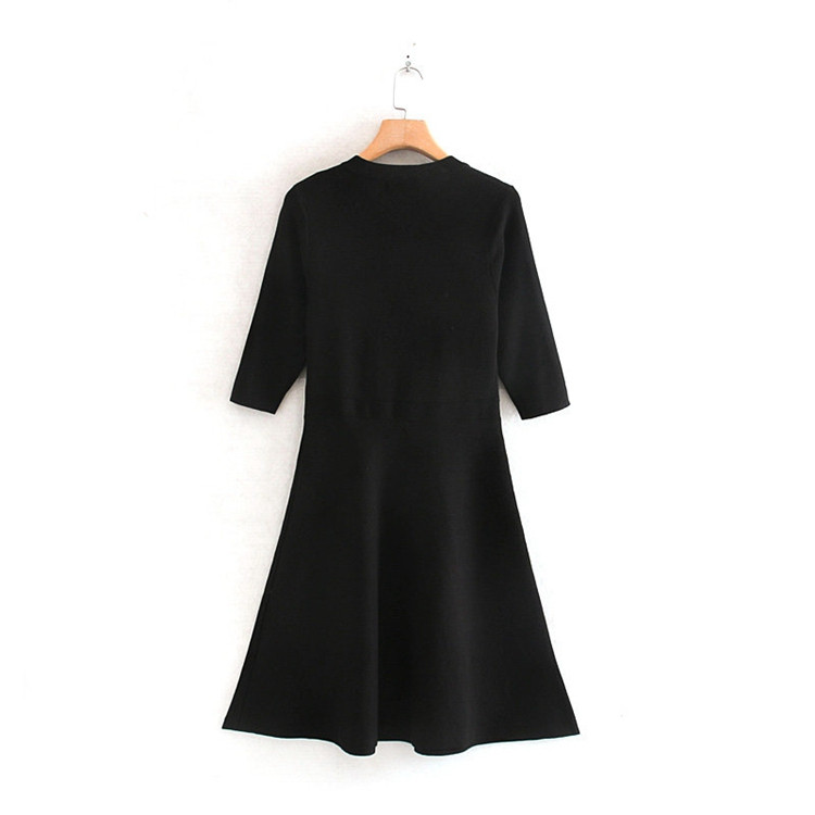 Rochie cu croi lung cu maneci 7/8 si nasturi in negru