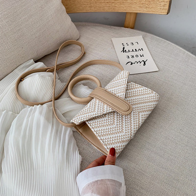 Κομψή γυναικεία τσάντα με μικρή και μακρά λαβή σε μπεζ, κόκκινο και μαύρο χρώμα