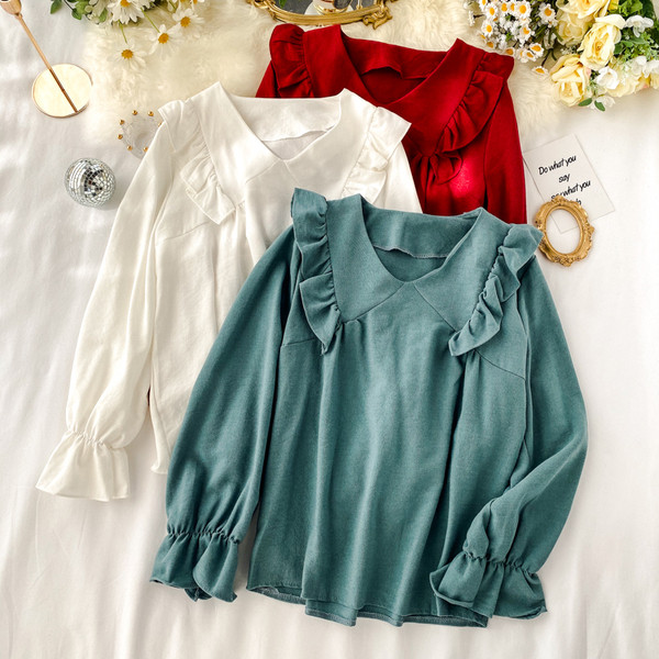 Μοντέρνα γυναικεία μπλούζα με λαιμόκοψη σε διάφορα χρώματα