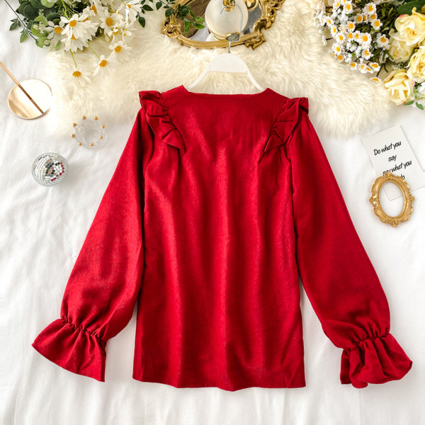 Μοντέρνα γυναικεία μπλούζα με λαιμόκοψη σε διάφορα χρώματα