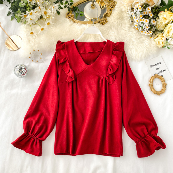 Μοντέρνα γυναικεία μπλούζα με λαιμόκοψη σε διάφορα χρώματα