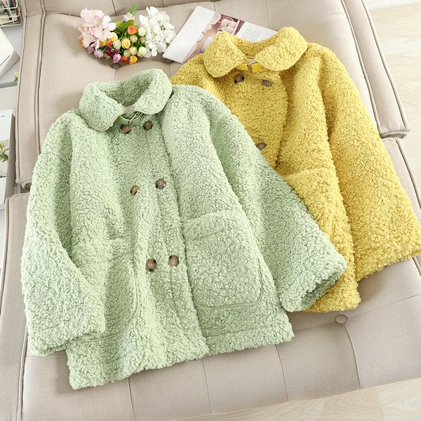 Късо дамско палто с джобове в пет цвята