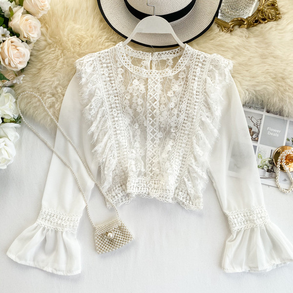 Καθημερινή γυναικεία κοντή μπλούζα με δαντέλα σε διάφορα χρώματα