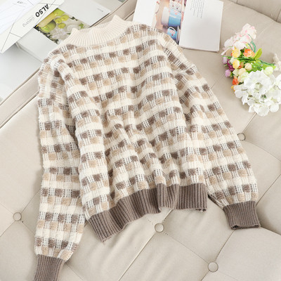 Γυναικέιο πουλόβερ με ωοειδές λαιμόκοψη σε μπλε και μπεζ χρώμα