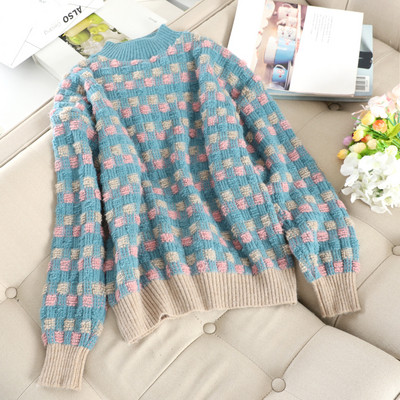 Γυναικέιο πουλόβερ με ωοειδές λαιμόκοψη σε μπλε και μπεζ χρώμα