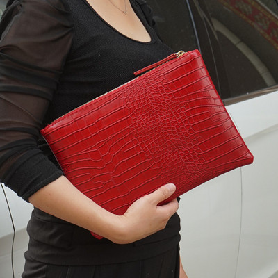 clutch de damă elegant în roșu, negru, alb, auriu și argintiu