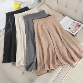 Model fustă de damă croiată cu nasturi în patru culori