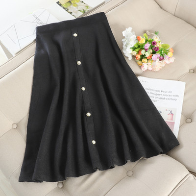 Model fustă de damă croiată cu nasturi în patru culori