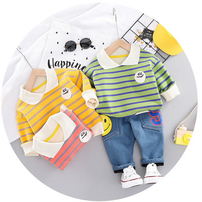 Модерен детски комплект за момчета - раирана блуза + дънки с апликация