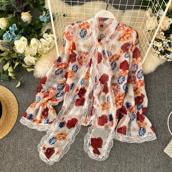 Cămașă modernă de damă cu model floral în alb și negru