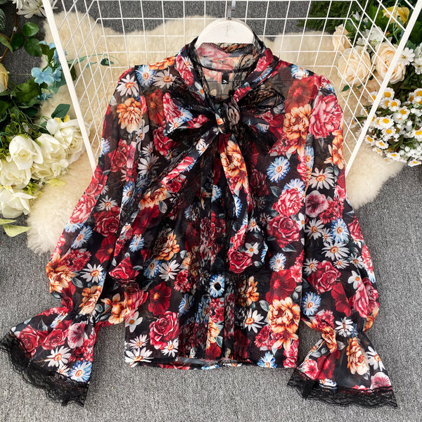 Cămașă modernă de damă cu model floral în alb și negru