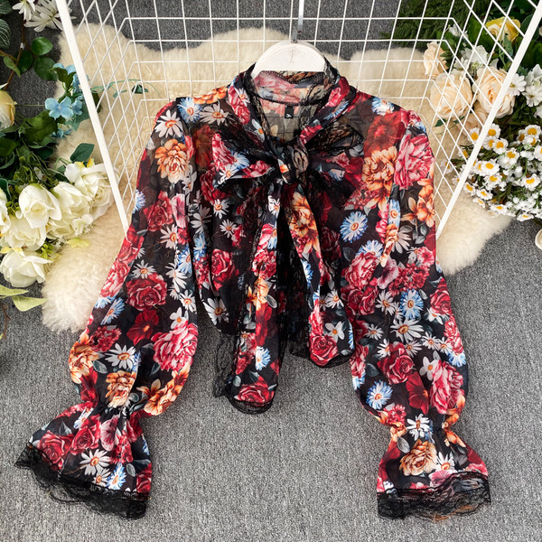 Cămașă modernă de damă cu model floral în alb și negru