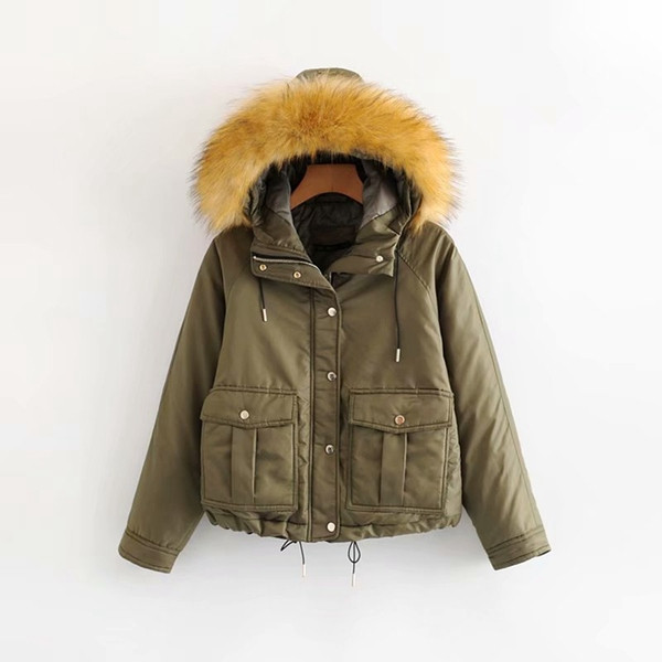 Geacă scurtă de iarnă cu buzunare și glugă de culoare verde