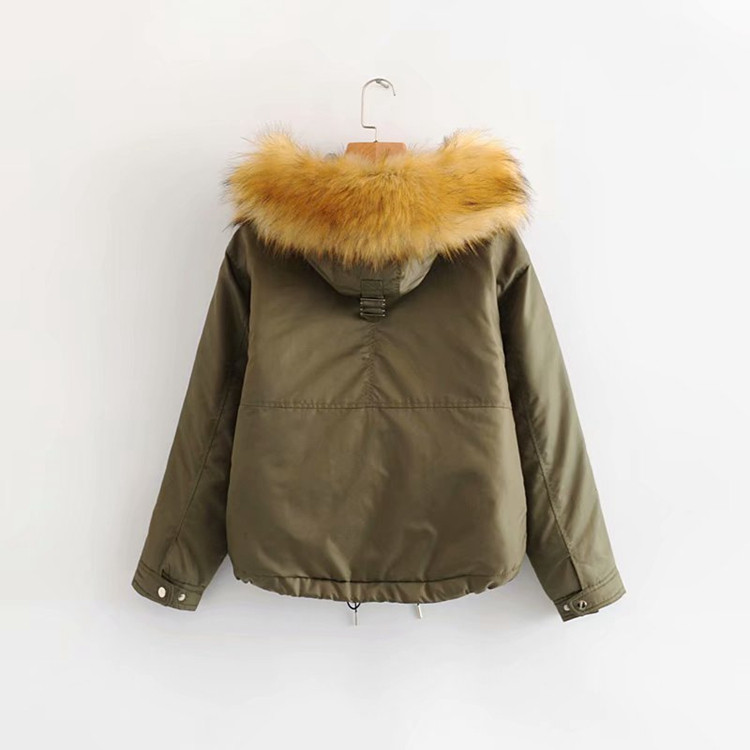 Geacă scurtă de iarnă cu buzunare și glugă de culoare verde