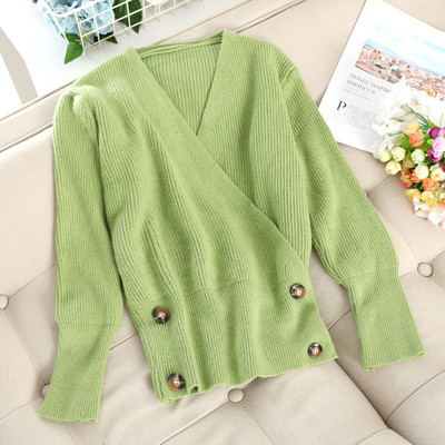 Μοντέρνο γυναικείο πουλόβερ τ με κουμπιά και λαιμόκοψη σε διάφορα χρώματα