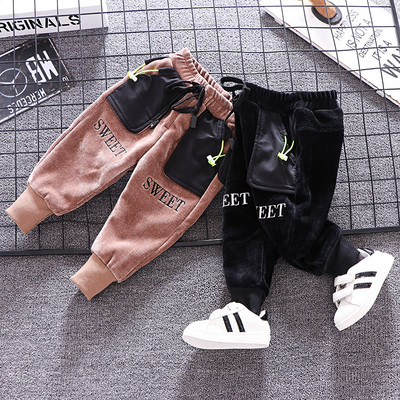 Модерен детски панталон за момчета с бродерия и джобове в кафяв и черен цвят