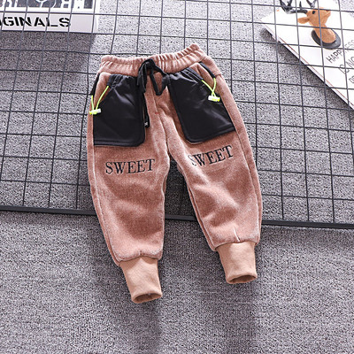 Μοντέρνα παντελόνια για αγόρια με κεντήματα και τσέπες σε καφέ και μαύρο χρώμα