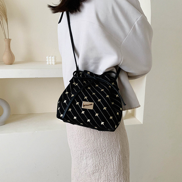 Geanta de dama cu maner lung si cravate in culorile negru, albastru, verde, maro si rosu