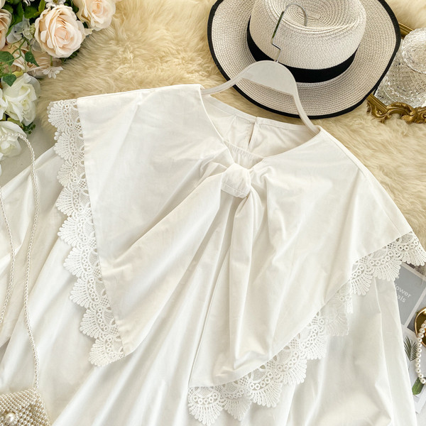 Bluză casual de damă cu dantelă și mâneci 3/4 în alb