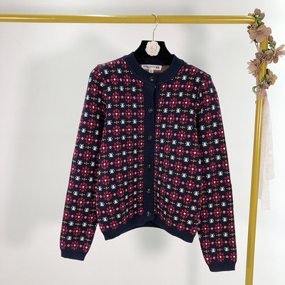 Női alkalmi mellény gombokkal és színes mintával - két színben