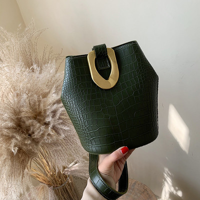 Geanta de dama eleganta cu element metalic in negru, verde, maro, albastru si visiniu