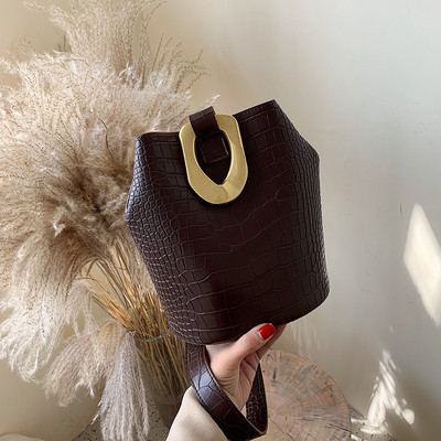 Geanta de dama eleganta cu element metalic in negru, verde, maro, albastru si visiniu