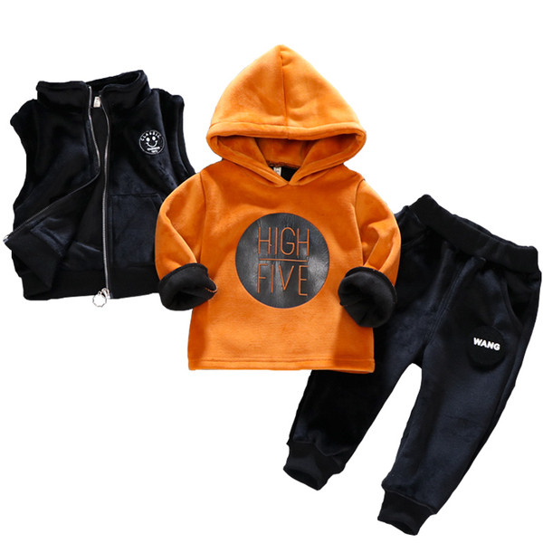 Νέο μοντέλο παιδικό σετ για αγόρια σε τρία μέρη σε κόκκινο και κίτρινο χρώμα